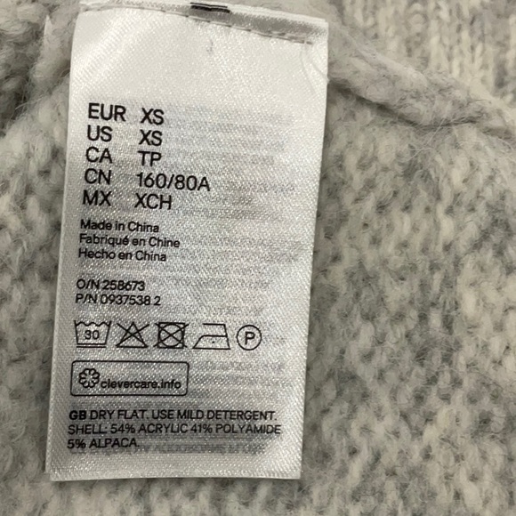 H&M Grey Knit Baggy Sweater | Size XS | Wide Sleeves | Winter Cozy Sweater - Picture 5 of 5